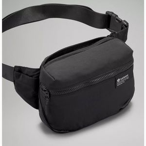 Lululemon Clean lines belt bag